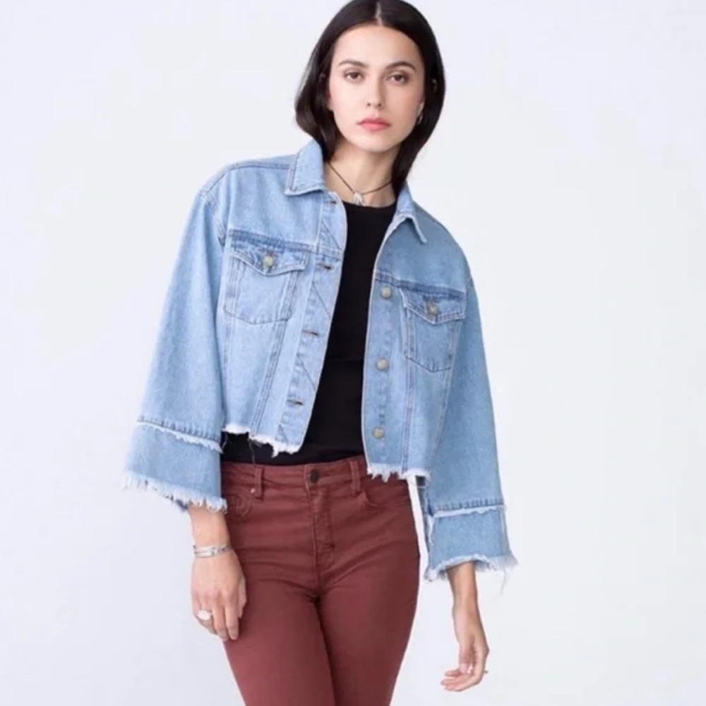 Unpublished Stylish Cropped Denim Jacket